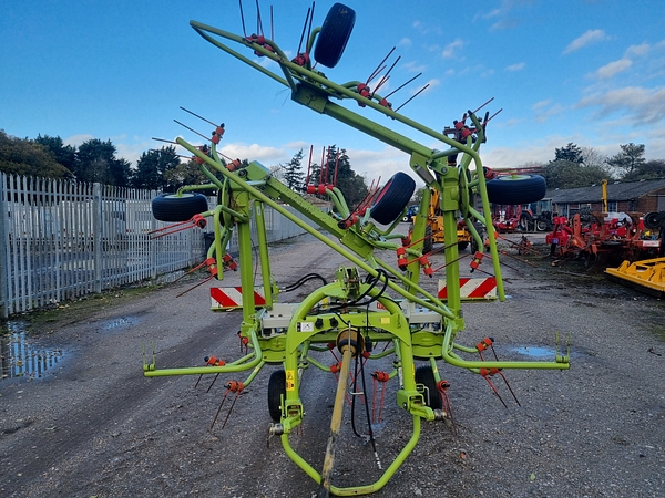 Chris Atkin & Son Ltd - Claas Volto 770